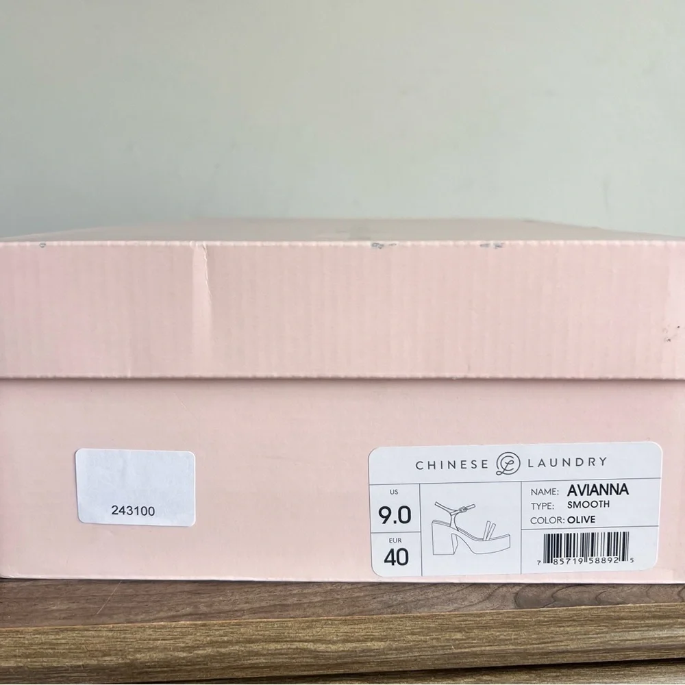 Chinese Laundry NEW Women's Avianna Smooth Heeled Sandal Size 9 #B1451